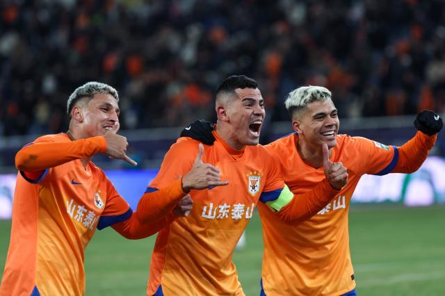 开云在线开户平台-泰山再赴横滨“毕其功于一役” 克雷桑复出希望大增