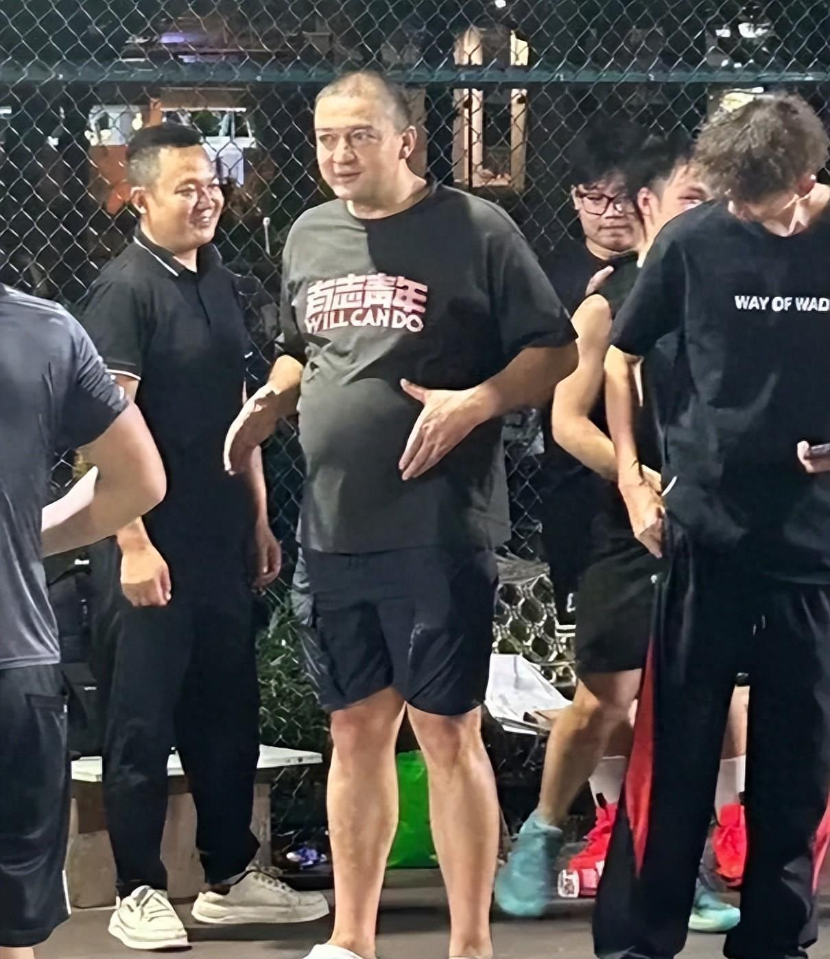 西热力江近况：34岁大腹便便，辞掉主教练，转型成功，老婆太美了