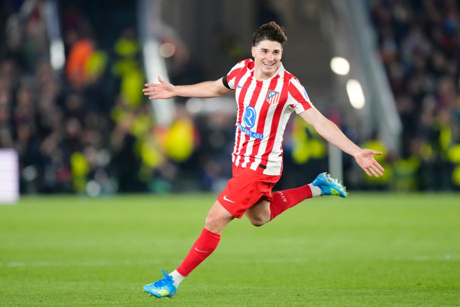 [图]巴萨0-2马竞 库巴西直红阿尔瓦雷斯任意球破门